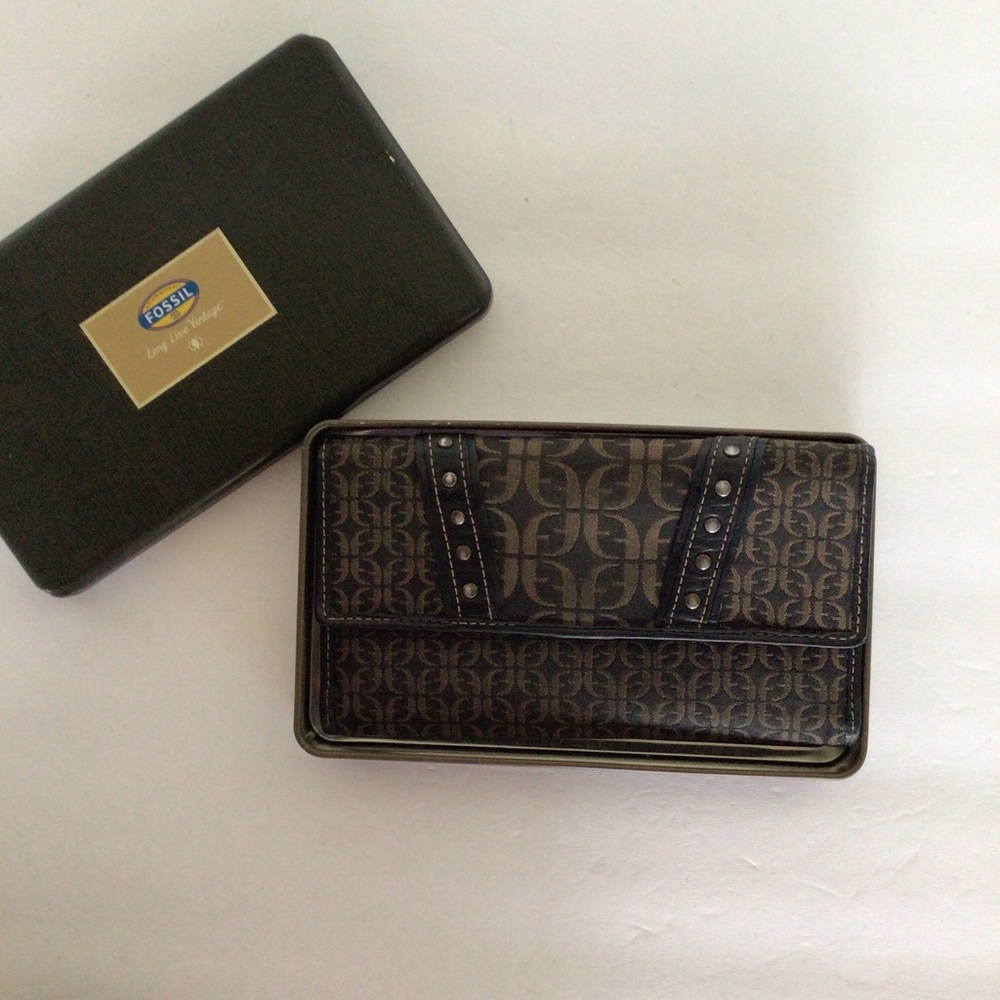FOSSIL MONOGRAM FLAP WALLET - Picture 3 of 15